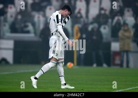 Turin, Italien. 06th. Februar 2022. Dusan Vlahovic von Juventus FC sieht am 6. Februar 2022 im Allianz Stadium in Turin, Italien, beim Spiel der Serie A zwischen Juventus FC und Hellas Verona FC, niedergeschlagen aus. Quelle: Marco Canoniero/Alamy Live News Stockfoto