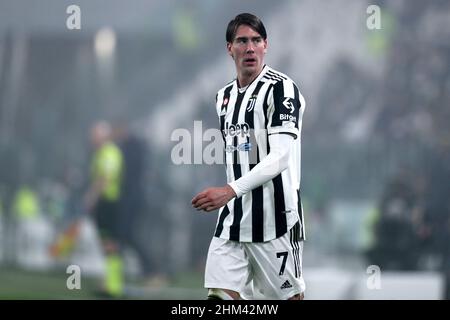 Turin, Italien. 06th. Februar 2022. Dusan Vlahovic von Juventus FC sieht während des Serie-A-Spiels zwischen Juventus FC und Hellas Verona FC am 6. Februar 2022 im Allianz Stadium in Turin, Italien, aus. Quelle: Marco Canoniero/Alamy Live News Stockfoto