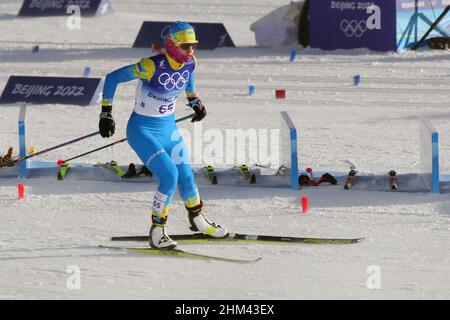 Non Exclusive: ZHANGJIAKOU, CHINA - 5. FEBRUAR 2022 - Daria Rublova aus der Ukraine ist während des Women's 7,5km + 7,5km Skiathlon Events im ZH abgebildet Stockfoto