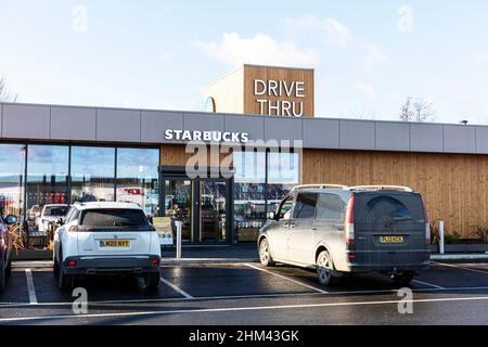 Starbucks Drive Thru, Starbucks, Starbucks Coffee, Starbucks Drive Through, Drive Through, Starbucks Schild, Starbucks Gebäude, Kaffee, starbucks Coffee Shop, Stockfoto