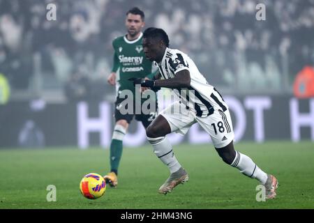 Turin, Italien. 06th. Februar 2022. Moise Kean von Juventus FC kontrolliert den Ball während des Serie-A-Spiels zwischen Juventus FC und Hellas Verona FC im Allianz Stadium am 6. Februar 2022 in Turin, Italien. Quelle: Marco Canoniero/Alamy Live News Stockfoto