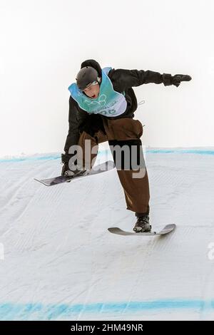 Peking, Hebei, China. 7th. Februar 2022. SIMO PELTOLA, Finnland die Freeski Big Air Qualification der Männer bei den Olympischen Winterspielen 2022 in Peking. (Bild: © Mark Edward Harris/ZUMA Press Wire) Stockfoto