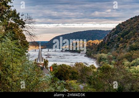 Ein wolkiger Blick am Nachmittag vom Jefferson Rock, Appalachian Trail, Harpers Ferry, West Virginia, USA Stockfoto