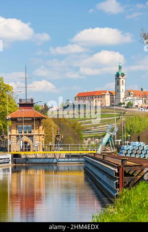 Horin-Schleuse und Schloss Melnik, Fluss Vltava, Tschechien Stockfoto