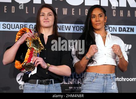 Katie Taylor (links) und Amanda Serrano während einer Pressekonferenz im Leadenhall Building, London. Bilddatum: Montag, 7. Februar 2022. Stockfoto