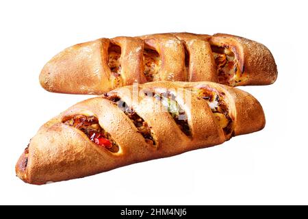 Sandwich Calzone Stil mit Fleisch isoliert auf weiß Stockfoto