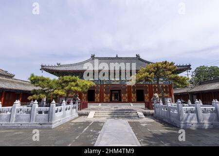 Peking miao ying Tempel, in den Hallen der Nacht gebaut Stockfoto