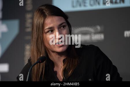 The Leadenhall Building, Großbritannien. 07th. Februar 2022. Katie Taylor unangefochten Leichtbau-Weltmeisterin während der Pressekonferenz vor dem Kampf Katie Taylor gegen Amanda Serrano im Madison Square Gardens im April 2022, bei Landing Forty Two, The Leadenhall Building, England am 7. Februar 2022. Foto von Alan Stanford. Quelle: Prime Media Images/Alamy Live News Stockfoto