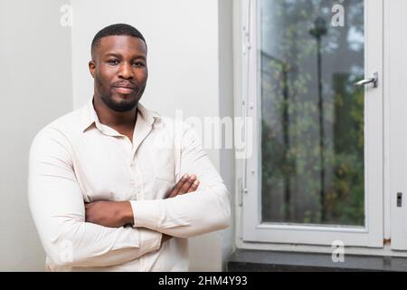 Blick in die Kamera Mann Stockfoto