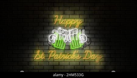 Bild der Worte Happy st patricks Day in neon flackernden gelben Buchstaben geschrieben Stockfoto