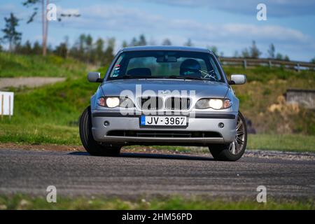 Riga LAtvia16-05-2021 Drift bmw driftet auf der Straße. Stockfoto