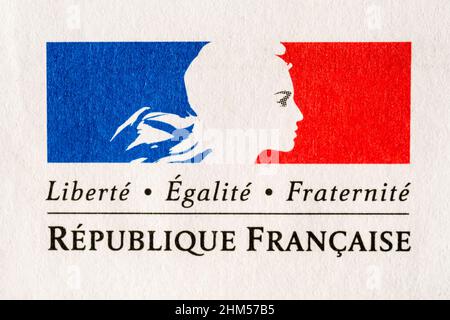 Liberté Equalité Fraternité, das Motto der Französischen Republik, gedruckt auf einem offiziellen Dokument. Stockfoto