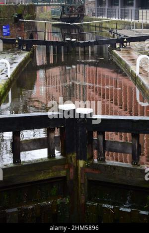 Rochdale Canal im Schwulendorf von Manchester Stockfoto