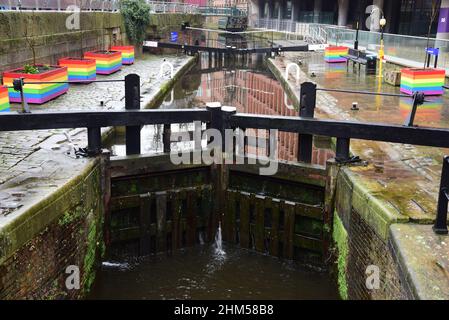 Rochdale Canal im Schwulendorf von Manchester Stockfoto