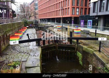 Rochdale Canal im Schwulendorf von Manchester Stockfoto