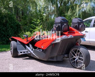 NELSON, WI - 27 AUG 2019: Polaris Slingshot, ein dreirädriges Fahrzeug Stockfoto