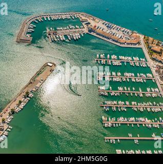 Luftbild, Hafen von Alcudia, Yachthafen, Segelboote, Port d'Alcúdia, Türkisfarbenes Wasser, Alcudia, Pla de na Tesa, Cabaneta (Sa), Mallorca, Baleareninsel, B Stockfoto