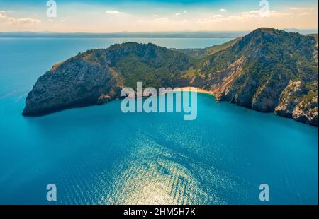 Luftbild, Traumstrand Platja des Coll Baix, Bucht mit Sandstrand, Halbinsel Cap de Pinar, Sperrgebiet, s'Esgleieta, Son Espanyol, Mallorca, Bal Stockfoto