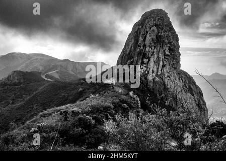 Roque de Agando, La Gomera, Kanarische Inseln, Spanien: Panoramabild von Los Roques im Nationalpark Garajonay Stockfoto