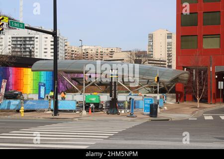 Ausgang der Metro-Station Crystal City, umgebende Bauarbeiten Stockfoto