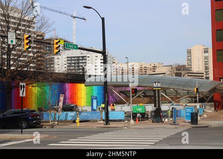 Ausgang der Metro-Station Crystal City, umgebende Bauarbeiten Stockfoto