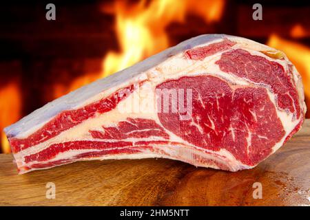 Tomahawk Fleisch roh, Grillgerichte Stockfoto