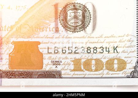 Fragment der Vorderseite von 100 einhundert Dollar Banknote mit Sonnenlicht. 100. Neue Probe Geld Stockfoto
