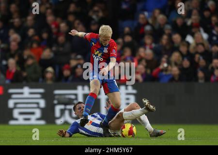 LONDON, Großbritannien FEB 5th Bryn Morris von Hartlepool United kämpft während des FA Cup-Spiels zwischen Crystal Palace und Hartlepool United im Selhurst Park, London, am Samstag, 5th. Februar 2022 um den Besitz mit will Hughes von Crystal Palace. (Kredit: Mark Fletcher | MI News) Kredit: MI Nachrichten & Sport /Alamy Live News Stockfoto