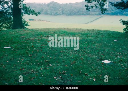 Blick von der Spitze des Abinger Castle - ein Erdwerk motte und bailey, das mit einer kleinen hölzernen Festung gekrönt wurde. Es befindet sich in Abinger Common, zwischen Guildford und Dorking in Surrey, England. Archivscan von einem Dia. Oktober 1966. Stockfoto