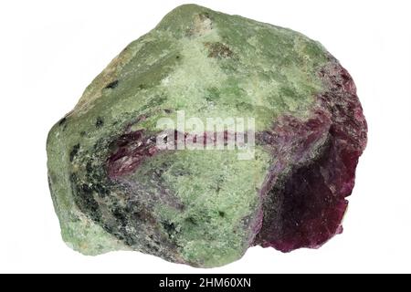 Anyolit aus Tansania isoliert auf weißem Hintergrund Stockfoto