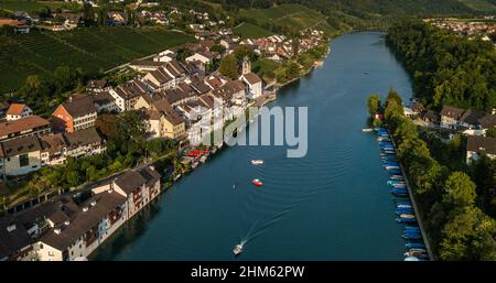 Eglisau - herrliche Swiss Swiss historicl Stadt an den Ufern des Rheins Stockfoto