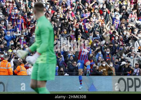Barcelona, Spanien. 06th. Februar 2022. Barcelona, Spanien, 6th 2021. Februar: Jordi Alba (18 FC Barcelona) feiert das Tor während des LaLiga Santander-Spiels zwischen Barcelona und AT.Madrid im Camp Nou-Stadion in Barcelona, Spanien. Rafa Huerta/SPP Credit: SPP Sport Press Photo. /Alamy Live News Stockfoto