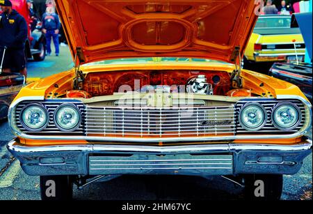 ATLANTA, GEORGIA - 5. Dezember 2021: Koffein und Octane ist eine national anerkannte Auto-Show, die monatlich stattfindet und Hunderte von klassischen und Muskelkater zeigt Stockfoto