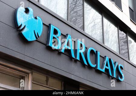 Logo der Barclays Bank in der Niederlassung am Leicester Square. Stockfoto