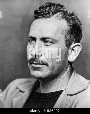 Der amerikanische Schriftsteller John Steinbeck, Autor von Mäuse und Männer und die Trauben des Zorns. Foto aus dem Jahr 1939, Steinbeck ist 37 Jahre alt. Stockfoto