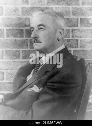 Der amerikanische Schriftsteller William Faulkner, Autor von The Sound and the Fury, war 1954 57 Jahre alt. Stockfoto