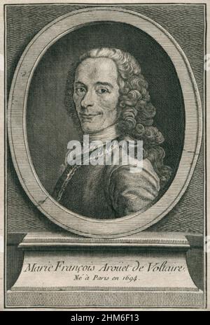 Ein Porträt des französischen Schriftstellers und Philosophen Voltaire (richtiger Name François-Marie Arouet) aus dem Jahr 1738, als er 44 Jahre alt war. Stockfoto