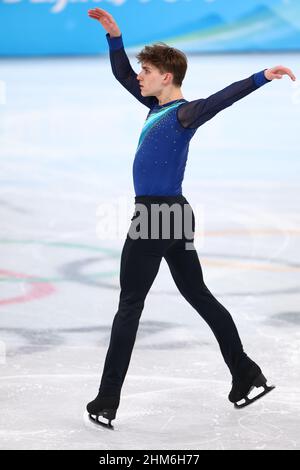 Peking, China. 8th. Februar 2022. Roman Sadovsky (CAN) Figure Skating: Männer-Kurzprogramm während der Olympischen Winterspiele 2022 in Peking im Capital Indoor Stadium in Peking, China. Quelle: Yohei Osada/AFLO SPORT/Alamy Live News Stockfoto