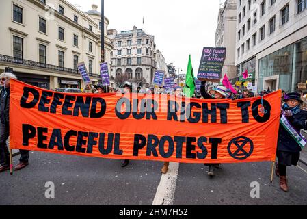 London, Großbritannien. 15th. Januar 2022. London tötet den Gesetzesprotest und den marsch, der vor der Anhörung des Oberhauses durch die letzte Lesung des Gesetzes über Polizei, Kriminalität, Verurteilung und Gerichte abgehalten wurde. Tausende besorgter Demonstranten marschierten durch Central London von Lincoln’s Inn Fields nach Westminster, um sich gegen das PCSC-Gesetz zu stellen. Kredit: Stephen Bell/Alamy Stockfoto