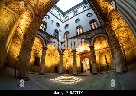 Florenz, Italien. Januar 2022. Der alte Innenhof des Palazzo Vecchio im Stadtzentrum Stockfoto