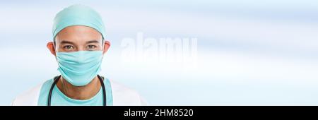 Junger Arzt Porträt mit Mundschutz Banner Copyspace kopieren Raum Beruf Bildung Mann Job männlich Stockfoto