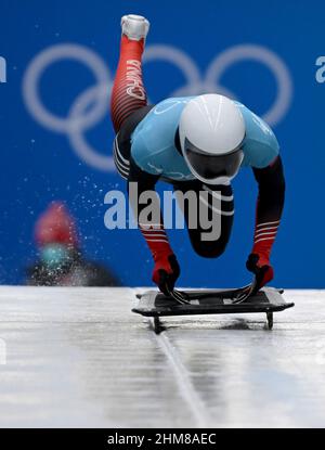 Yanqing, China. 08th. Februar 2022. Olympische Spiele, Skelett, Männer, Training im National Sliding Center. Wengang Yan aus China in Aktion. Quelle: Robert Michael/dpa-Zentralbild/dpa/Alamy Live News Stockfoto