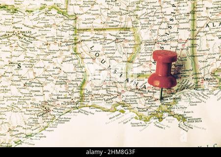 Red pin auf der Karte der USA auf New-Orleans, Louisiana Stockfoto