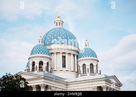 Trinity Kathedrale mit blauen Kuppeln. Architekt Wassili Stasow. Erbaut 1835. Stockfoto