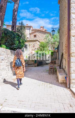 Rocca d'Orcia (Italien) - das kleine mittelalterliche Dorf der Toskana mit altem Burgturm, in der Gemeinde Castiglione d'Orcia, Val d'Orcia Stockfoto