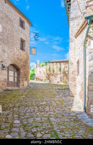 Rocca d'Orcia (Italien) - das kleine mittelalterliche Dorf der Toskana mit altem Burgturm, in der Gemeinde Castiglione d'Orcia, Val d'Orcia Stockfoto