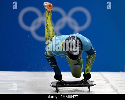 Yanqing, China. 08th. Februar 2022. Olympische Spiele, Skelett, Männer, Training im National Sliding Center. Nichola Timmings aus Australien in Aktion. Quelle: Robert Michael/dpa-Zentralbild/dpa/Alamy Live News Stockfoto