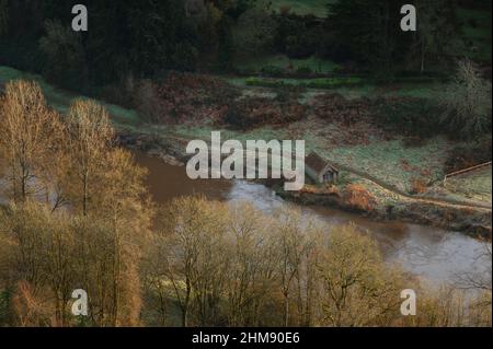 Bootshaus am Brockweir entlang des Flusses Wye. Stockfoto