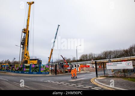 Amersham, Großbritannien. 7th. Februar 2022. Bauarbeiten für einen Entlüftungsschacht vom Chiltern-Tunnelabschnitt der Hochgeschwindigkeitsschienenverbindung HS2. Der Amersham-Entlüftungsstollen wird einer von vier Entlüftungsschächten sein, die zur Regulierung der Luftqualität und -Temperatur im Chiltern-Tunnel von 16km verwendet werden. Kredit: Mark Kerrison/Alamy Live Nachrichten Stockfoto