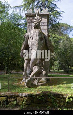 Elefant, Sacro Bosco, Heiliger Hain umgangssprachlich Park der Monster genannt, XVI Jahrhundert, Parco dei Mostri auf Italienisch, Bomarzo, Latium, Italien, EUR Stockfoto